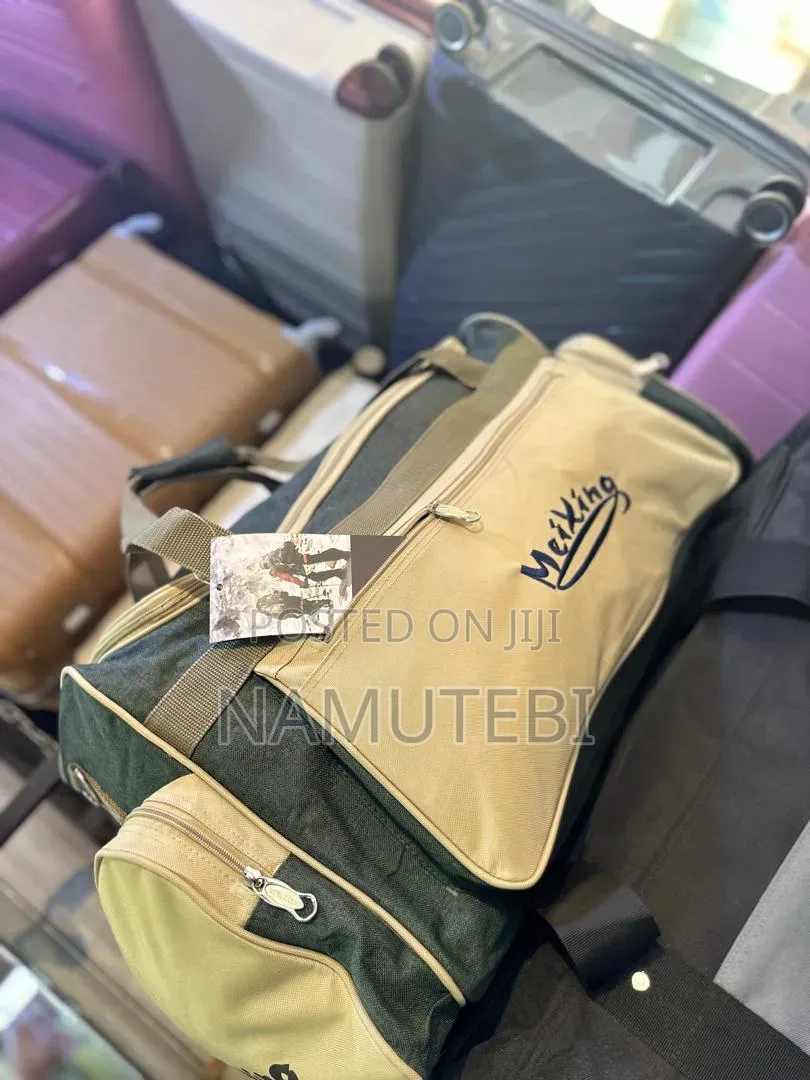 Meixing Travel Duffel Bag in Khaki