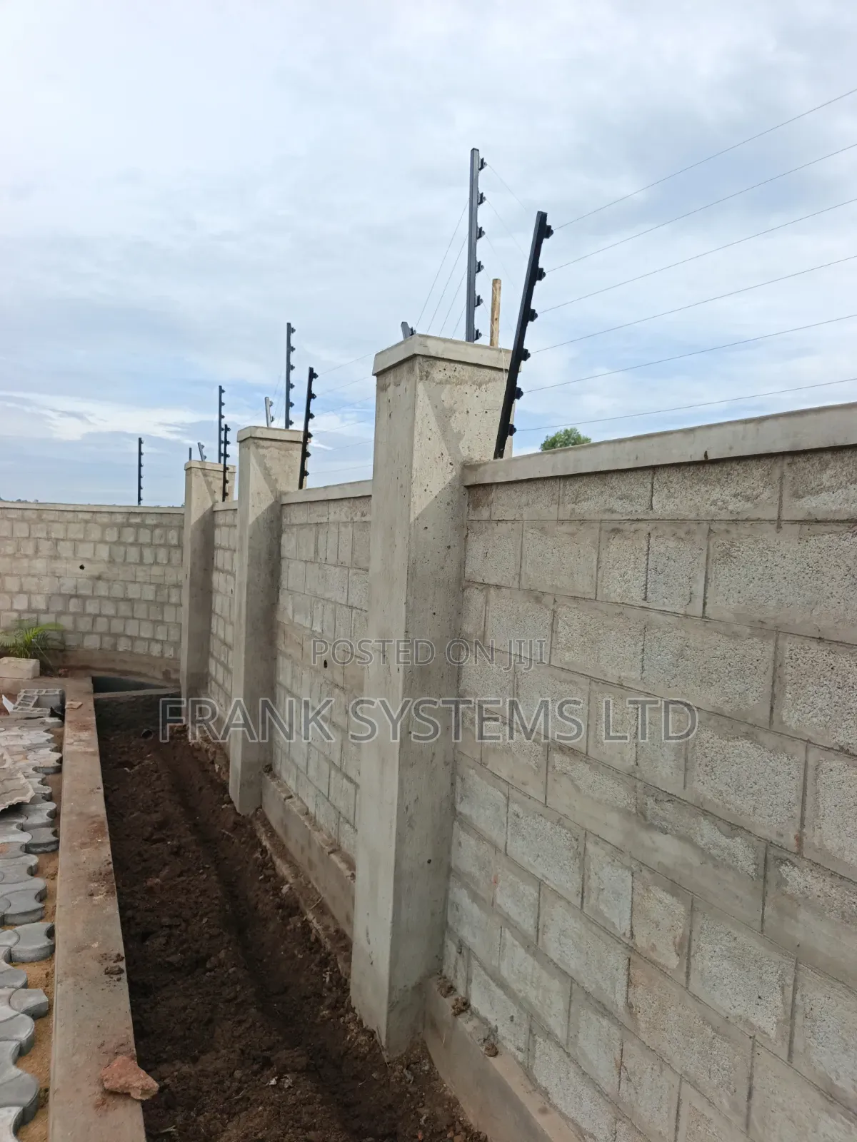 Electric Fence Wiring With 6 Line Brackets