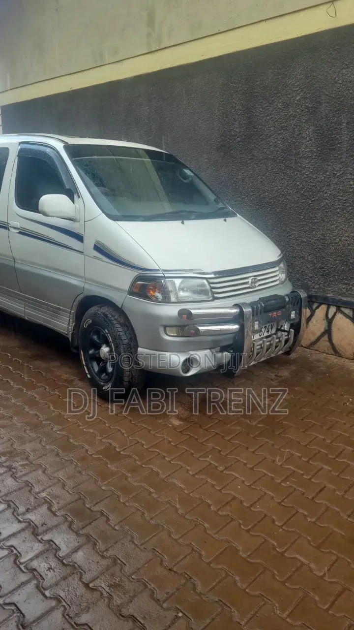 Toyota Regius 1998 White