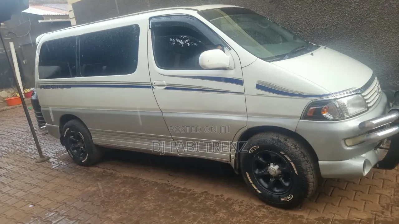 Toyota Regius 1998 White