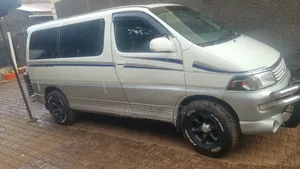 Toyota Regius 1998 White