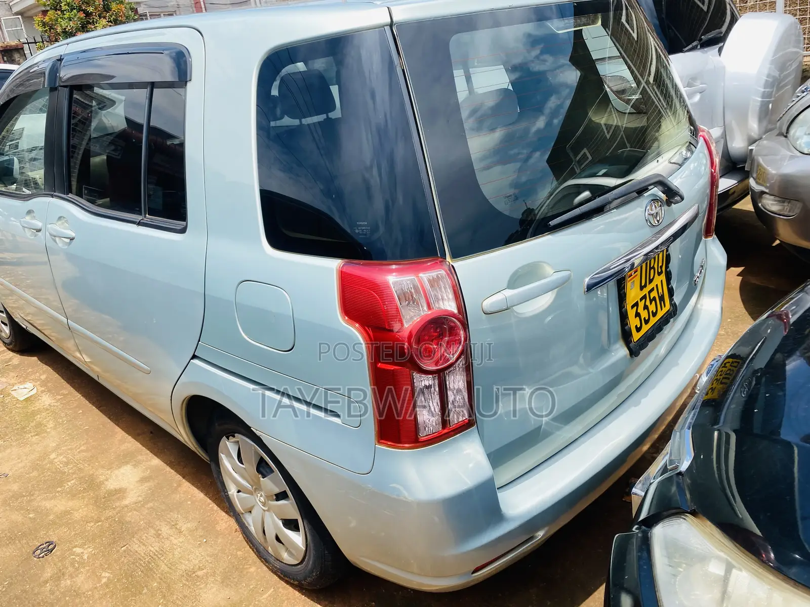 Toyota Raum 2010