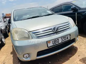 Toyota Raum 2010