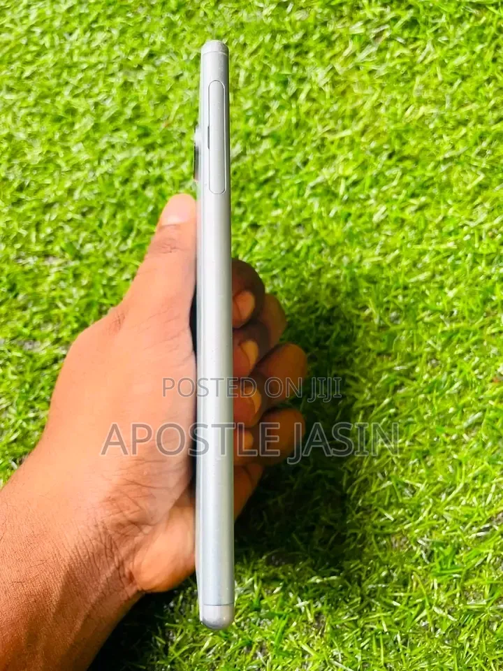 Sony Xperia 8 SOV42 64 GB Silver