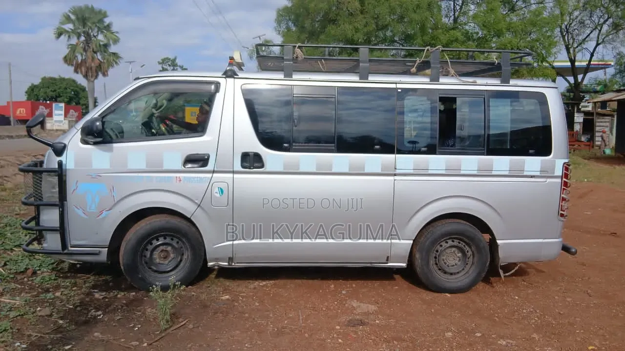 Toyota Grand HiAce 2002 Silver