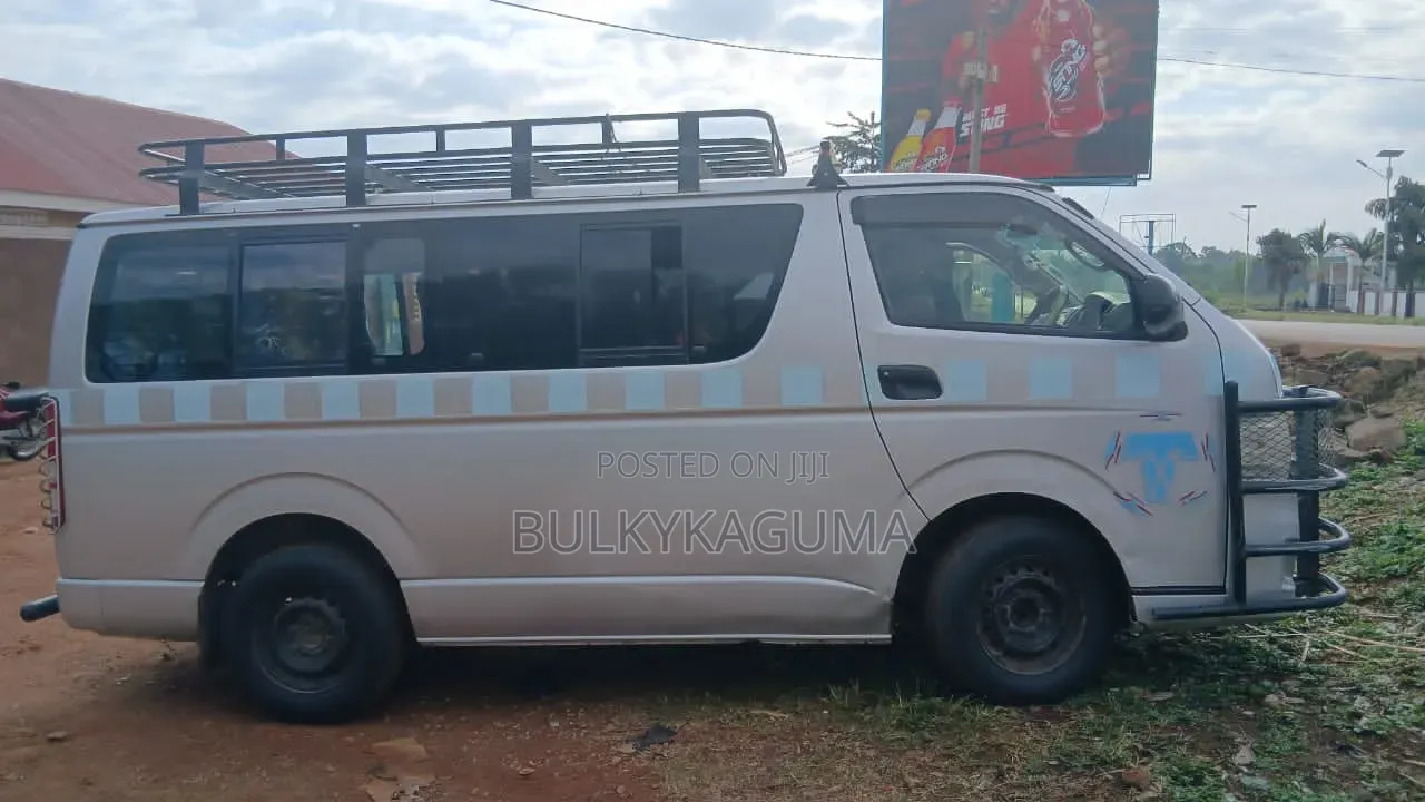 Toyota Grand HiAce 2002 Silver