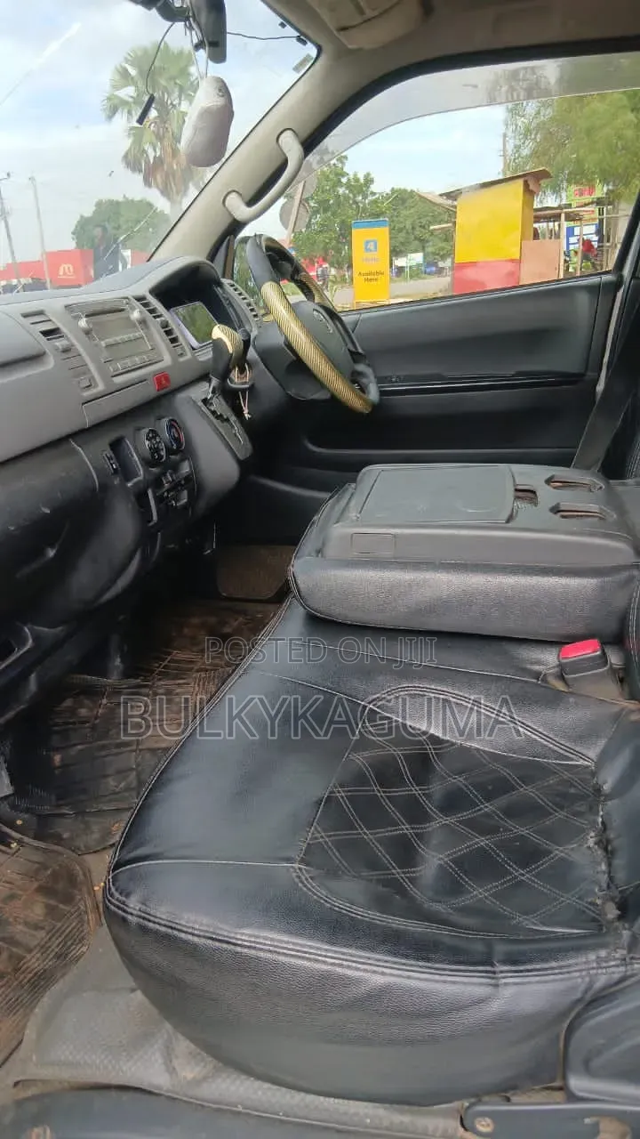 Toyota Grand HiAce 2002 Silver