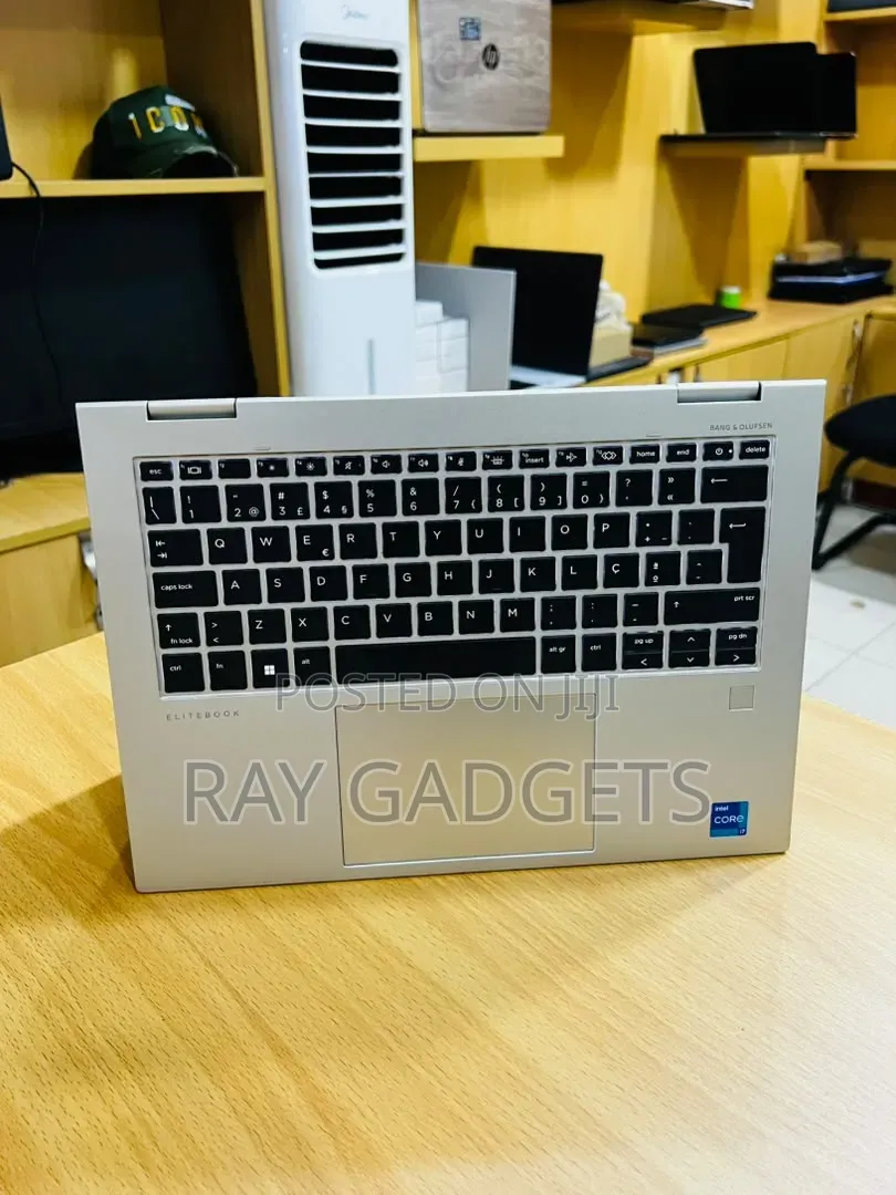 New Laptop HP EliteBook x360 1040 G7 8GB Intel Core i7 SSD 512GB