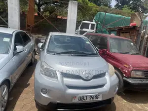 Toyota IST 2008 Silver