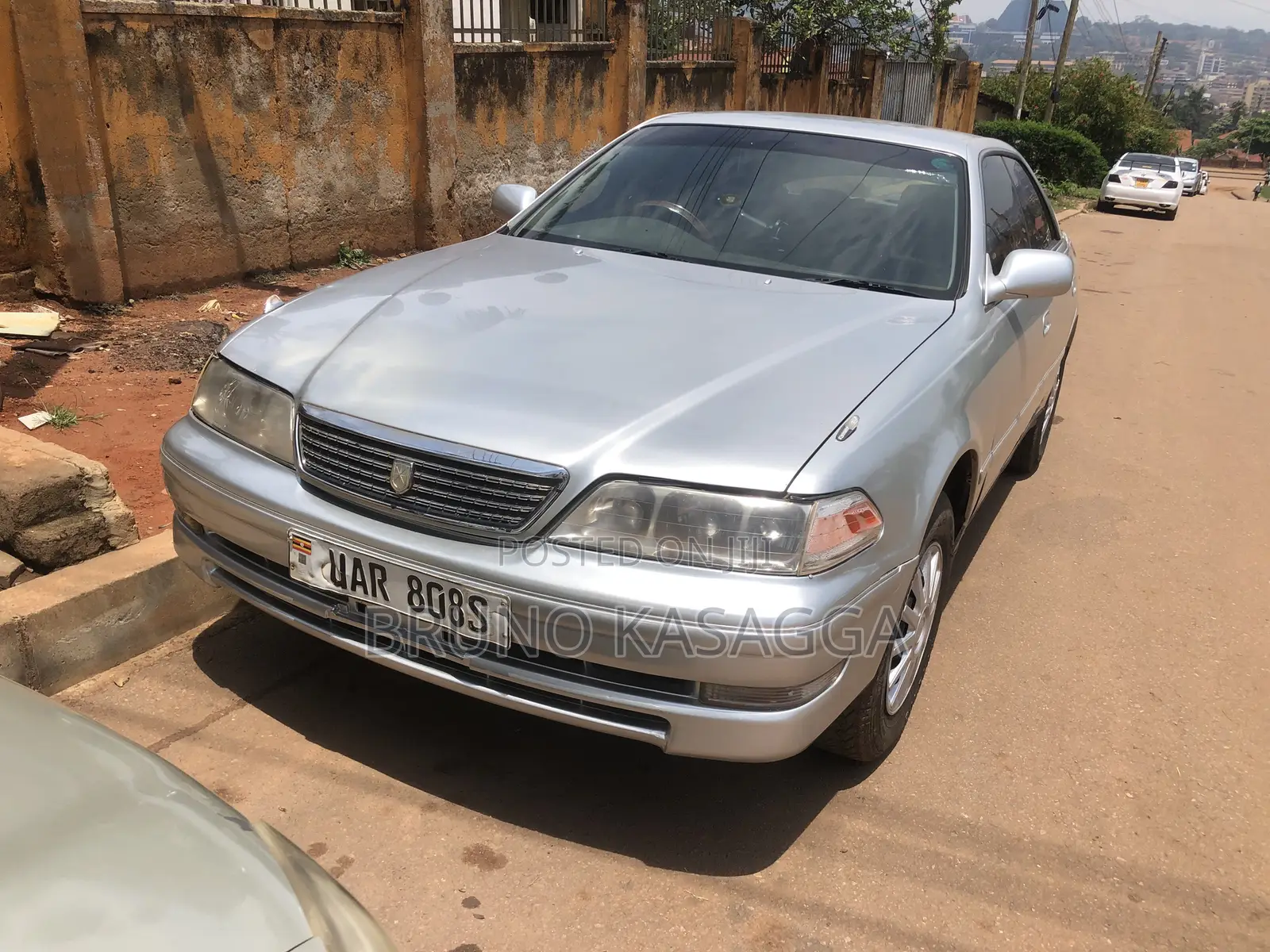 Toyota Mark II 2000 Silver