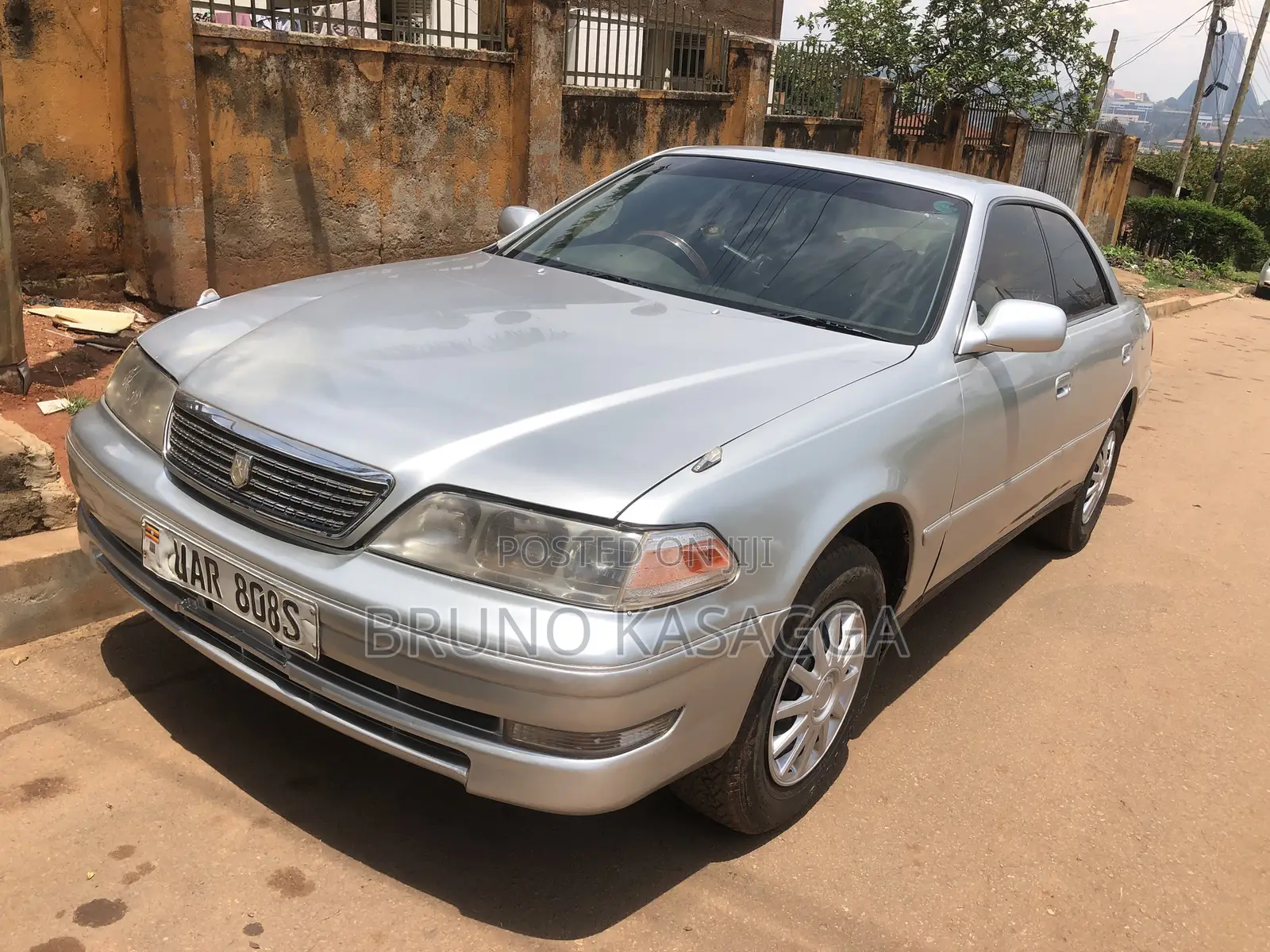 Toyota Mark II 2000 Silver