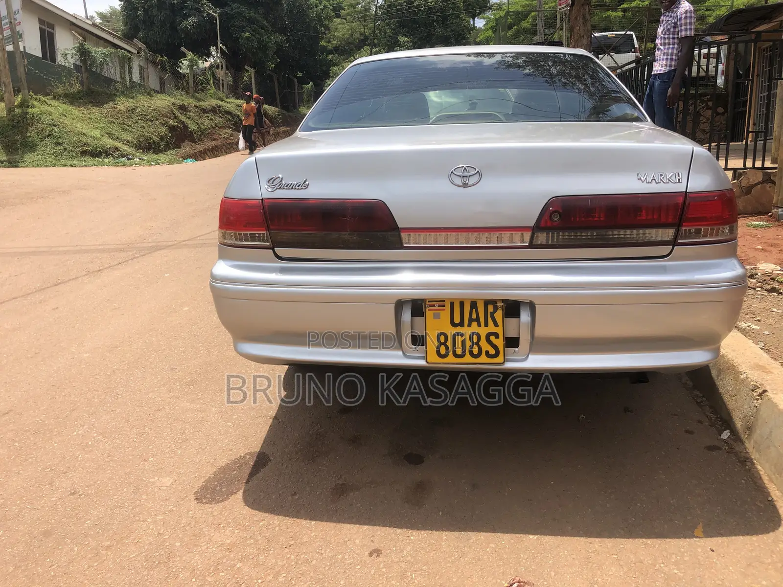 Toyota Mark II 2000 Silver