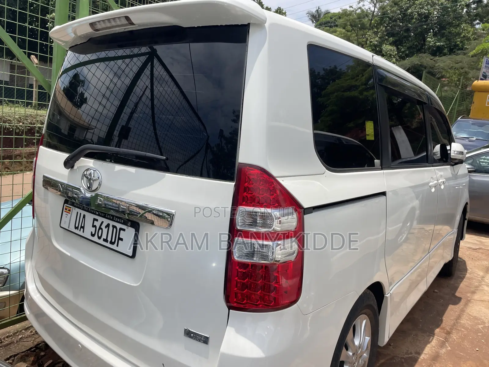 Toyota Noah 2012 White