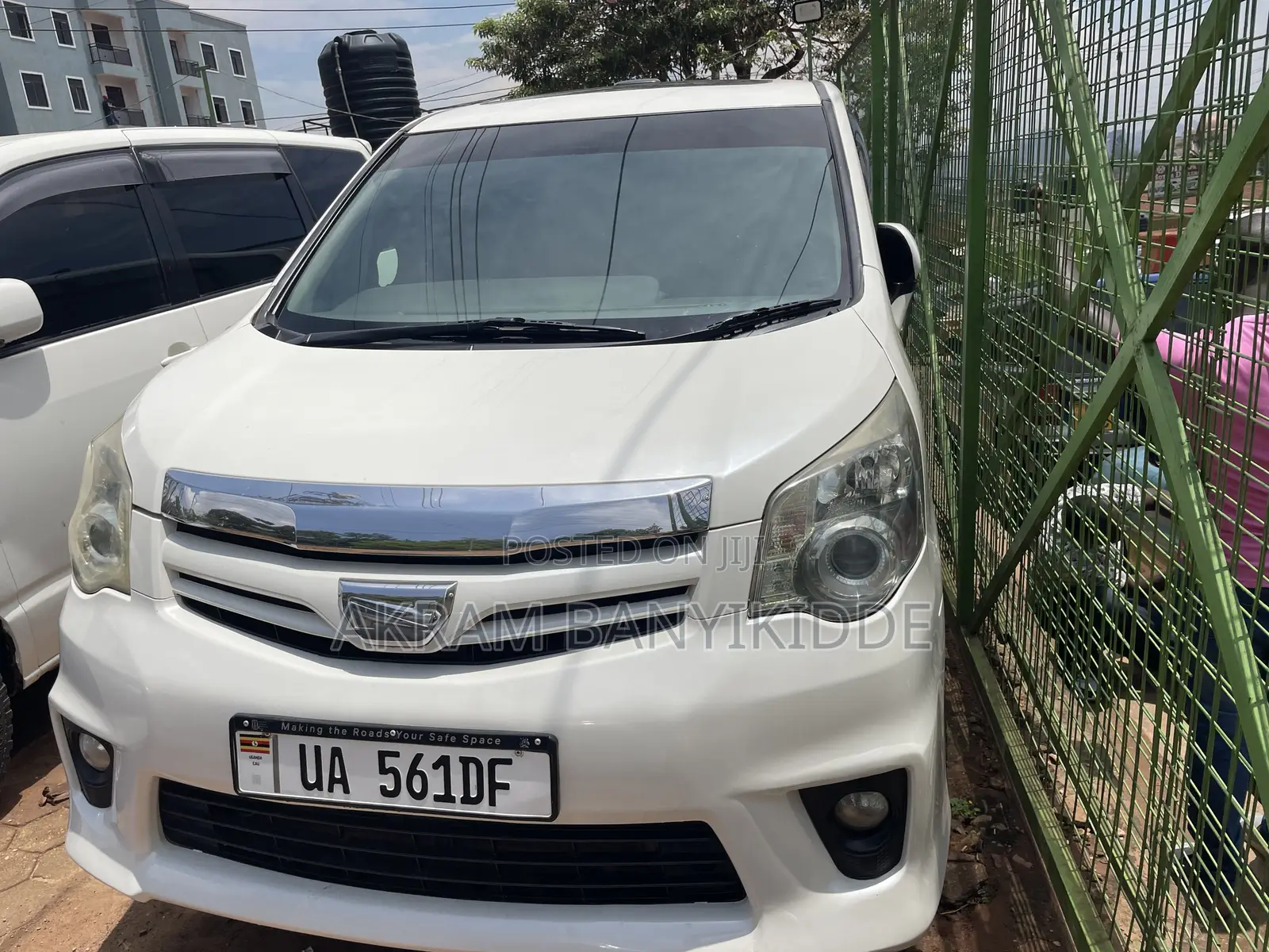 Toyota Noah 2012 White