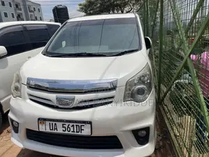 Toyota Noah 2012 White