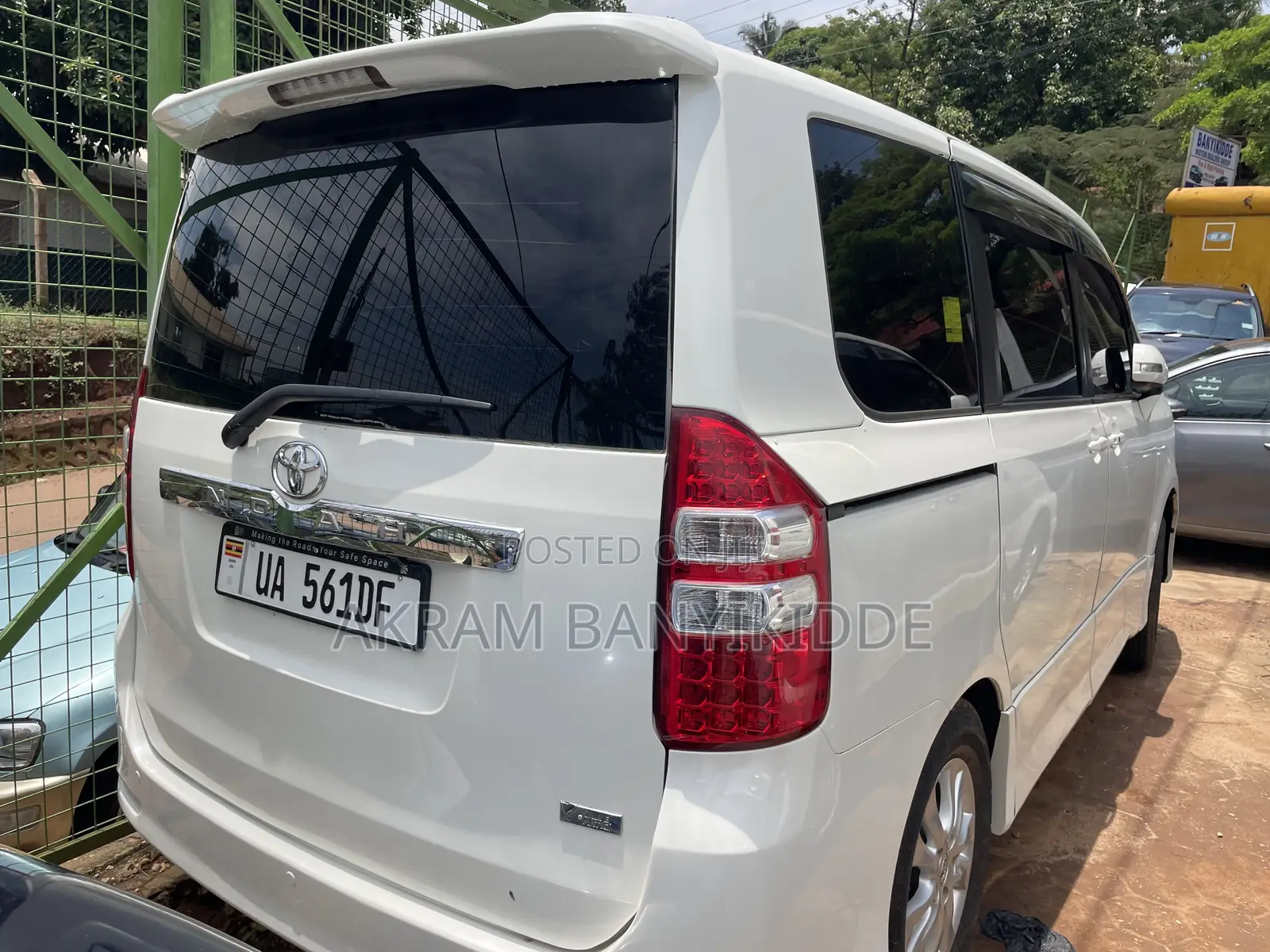 Toyota Noah 2012 White