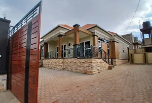 4bdrm House in Kira~Nsasa Along for sale