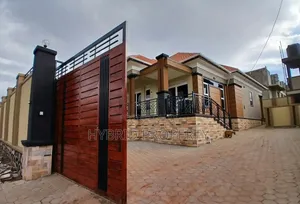 4bdrm House in Kira~Nsasa Along for sale