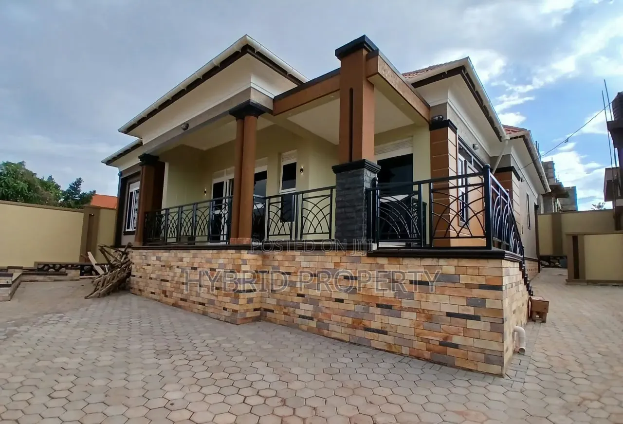 4bdrm House in Kira~Nsasa Along for sale