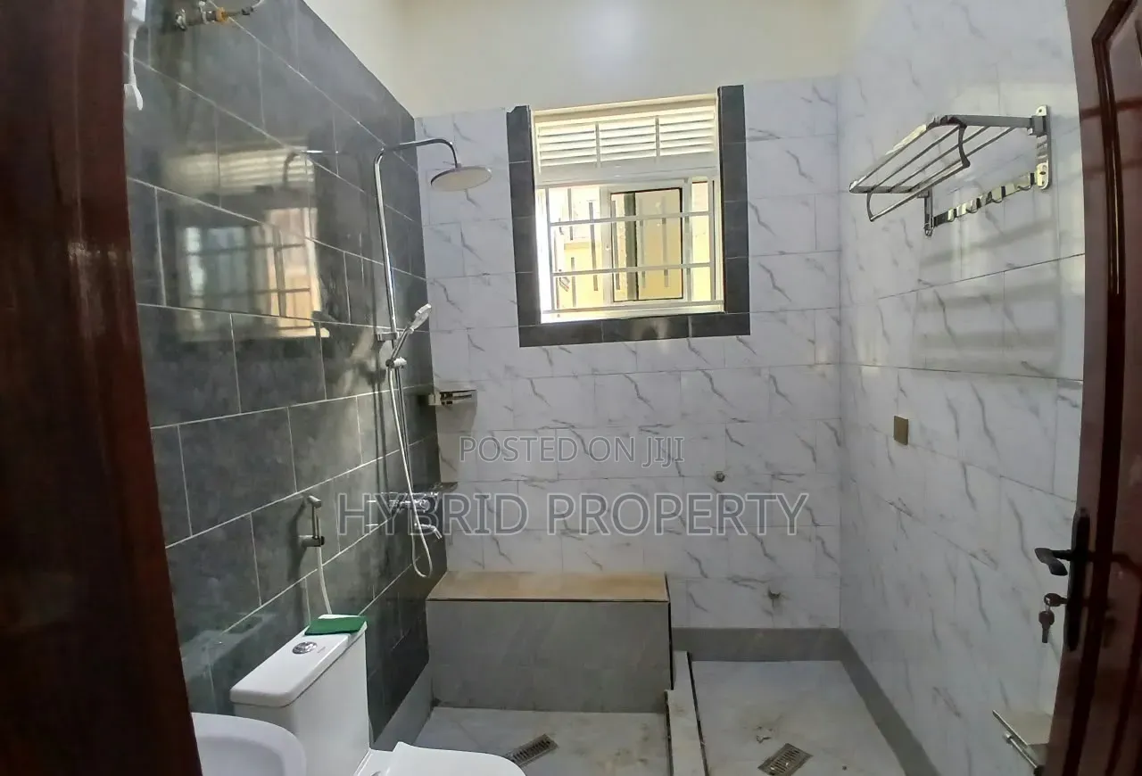 4bdrm House in Kira~Nsasa Along for sale