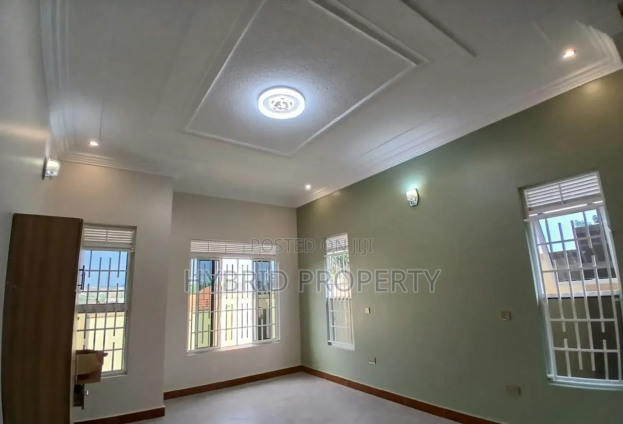 4bdrm House in Kira~Nsasa Along for sale