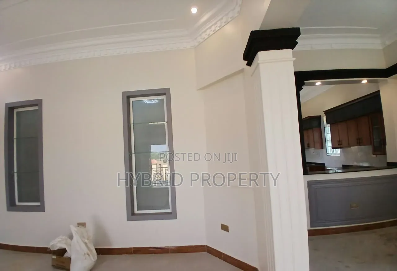 4bdrm House in Kira~Nsasa Along for sale