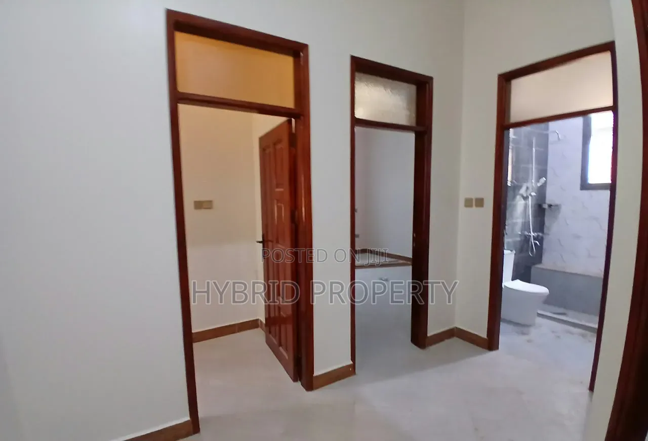4bdrm House in Kira~Nsasa Along for sale