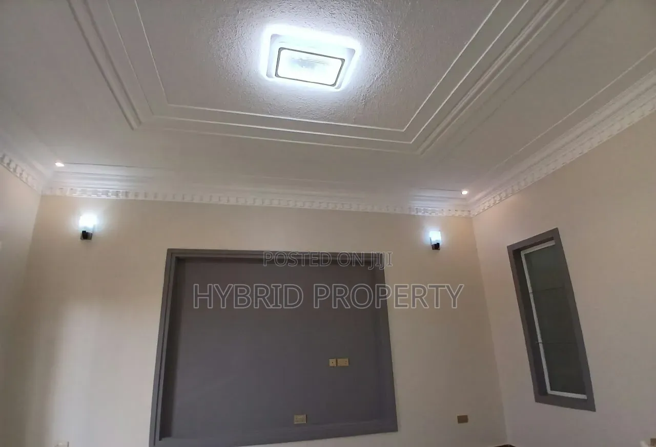 4bdrm House in Kira~Nsasa Along for sale