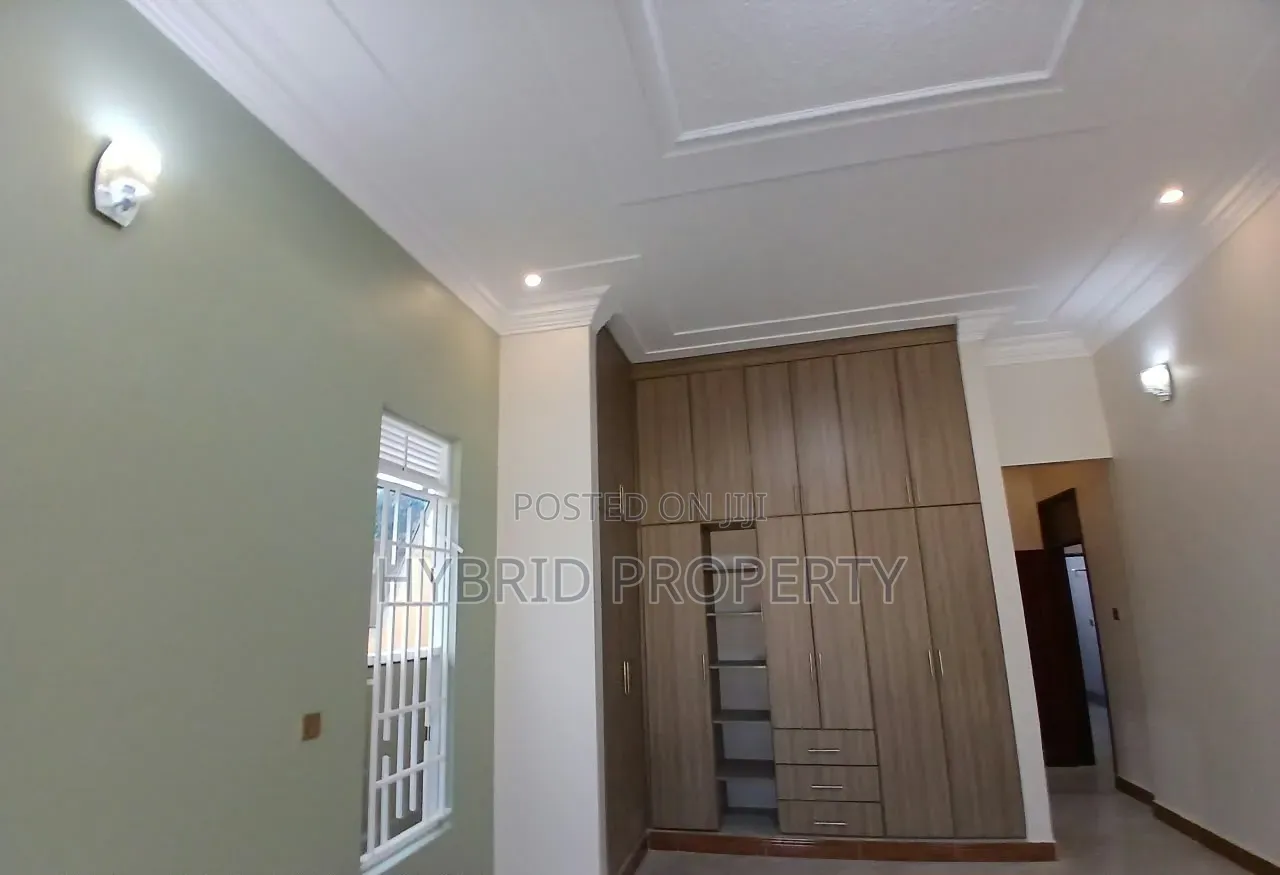 4bdrm House in Kira~Nsasa Along for sale
