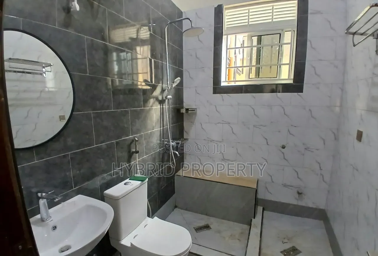 4bdrm House in Kira~Nsasa Along for sale