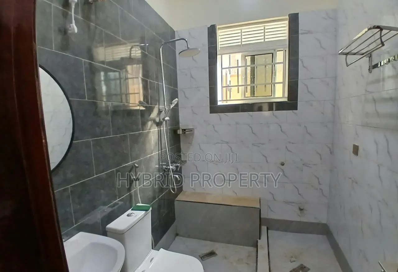 4bdrm House in Kira~Nsasa Along for sale