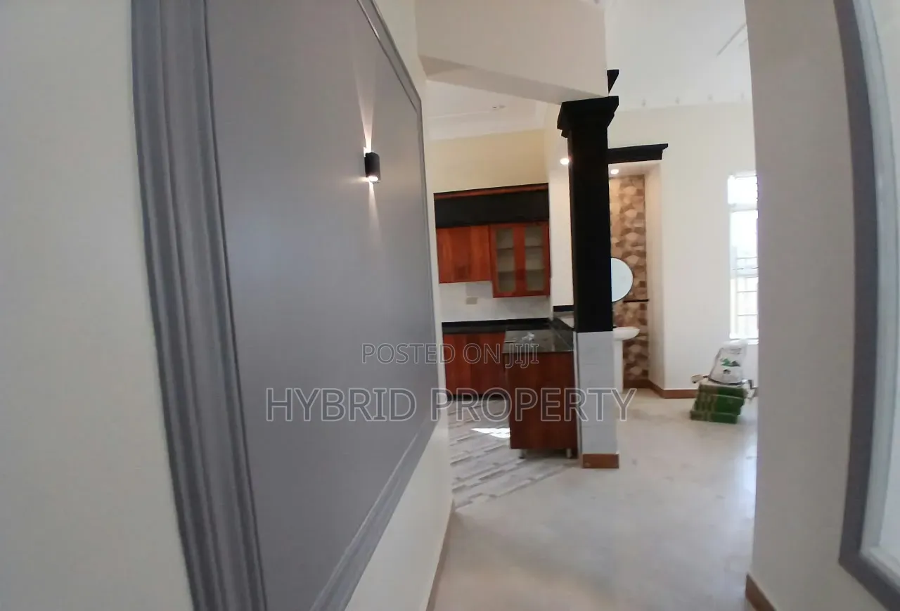 4bdrm House in Kira~Nsasa Along for sale