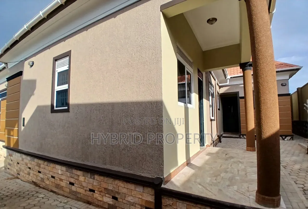 4bdrm House in Kira~Nsasa Along for sale