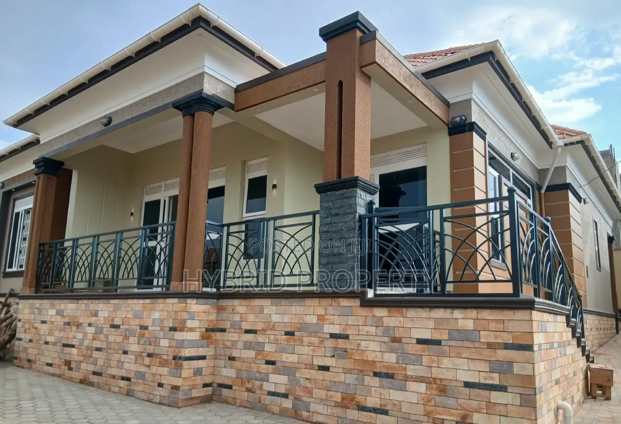 4bdrm House in Kira~Nsasa Along for sale