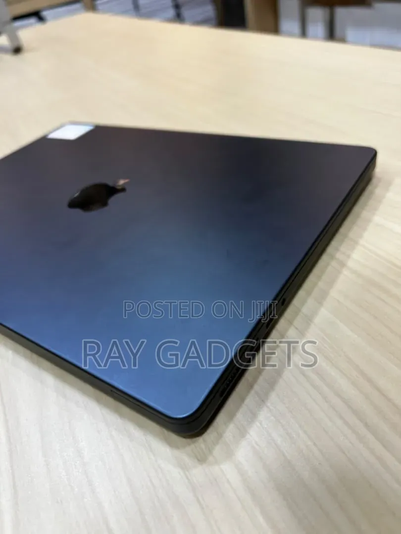 New Laptop Apple MacBook Pro 2024 M4 Pro 24GB Apple M4 Pro SSD 512GB