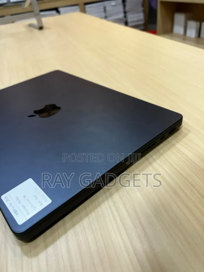 New Laptop Apple MacBook Pro 2024 M4 Pro 24GB Apple M4 Pro SSD 512GB