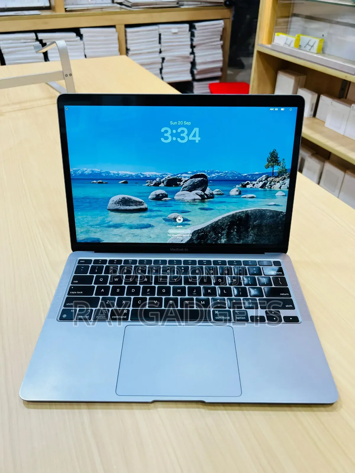 New Laptop Apple MacBook Air 2020 M1 8GB Apple M1 SSD 256GB