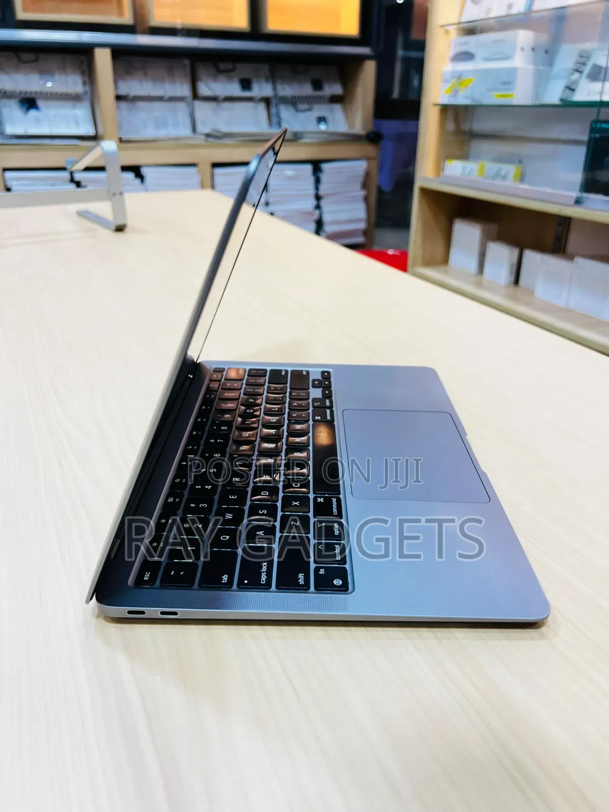 New Laptop Apple MacBook Air 2020 M1 8GB Apple M1 SSD 256GB