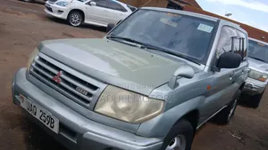 Mitsubishi Pajero IO 2005