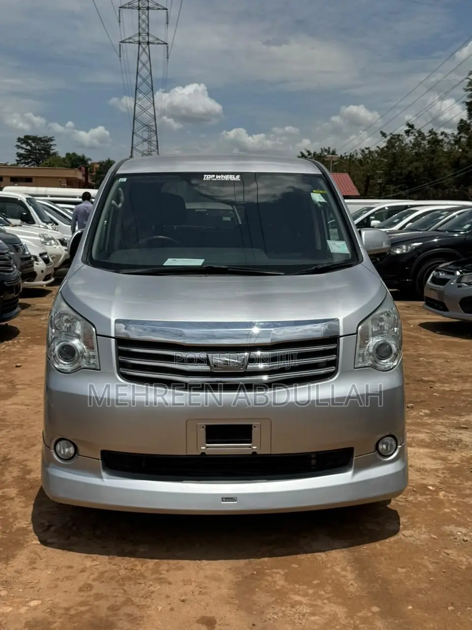 Toyota Noah 2.0 143hp AWD (7 Seater) 2013 Silver