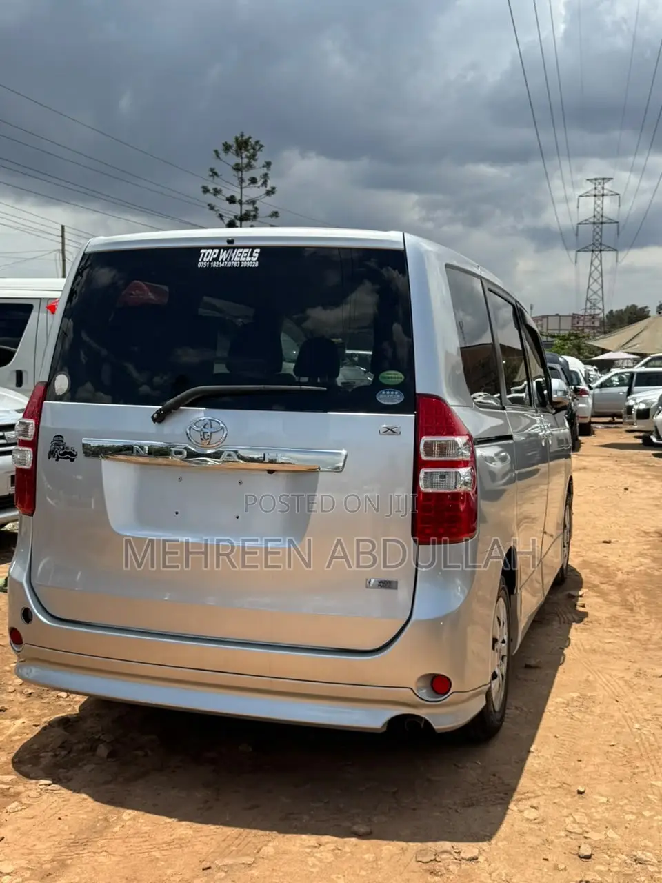 Toyota Noah 2.0 143hp AWD (7 Seater) 2013 Silver