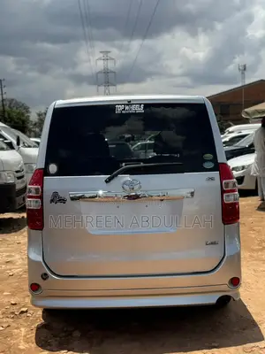 Toyota Noah 2.0 143hp AWD (7 Seater) 2013 Silver