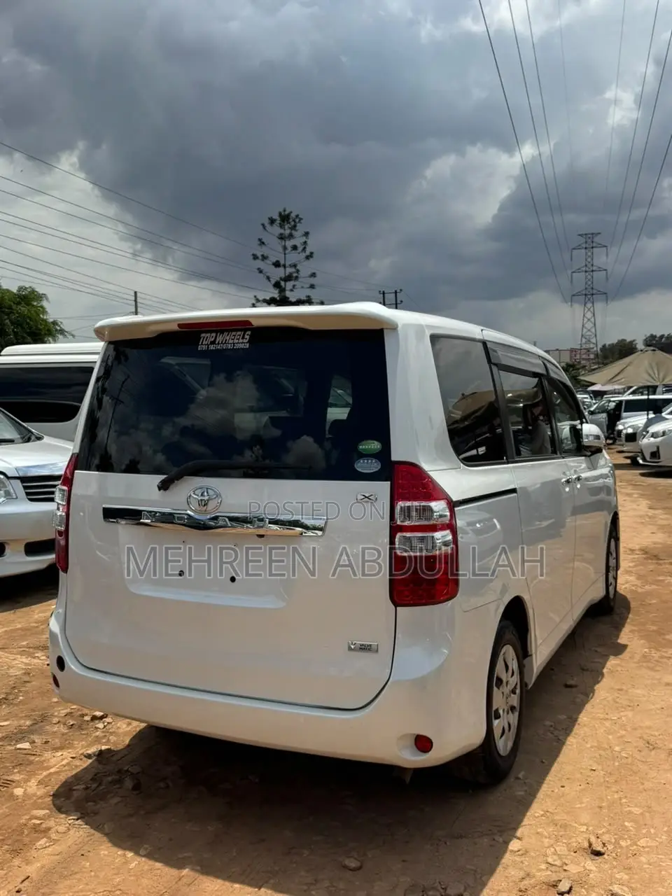 Toyota Noah 2.0 143hp AWD (7 Seater) 2013 White