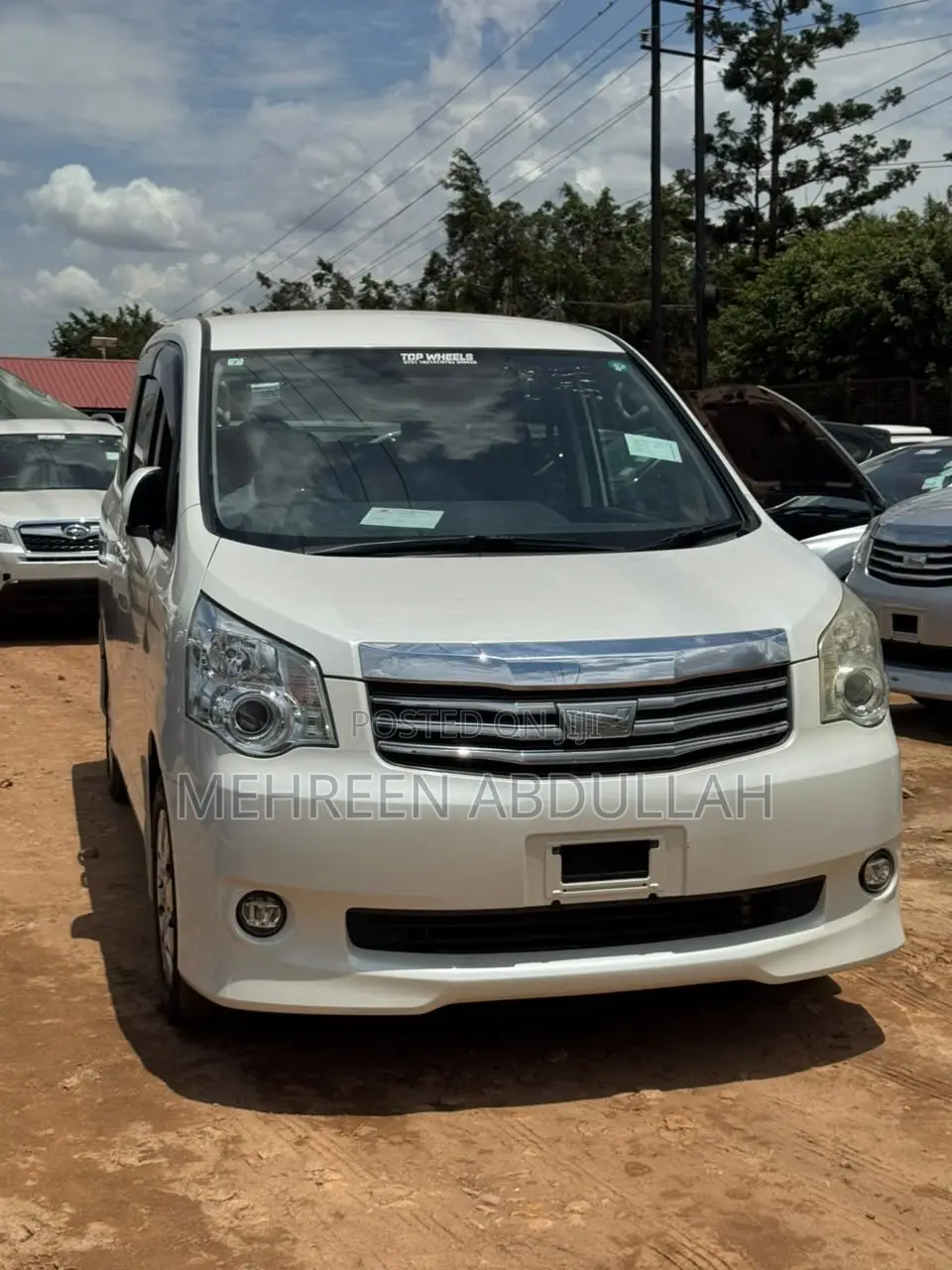 Toyota Noah 2.0 143hp AWD (7 Seater) 2013 White