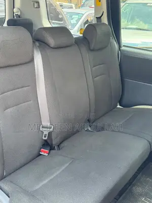 Toyota Noah 2.0 143hp AWD (7 Seater) 2013 White