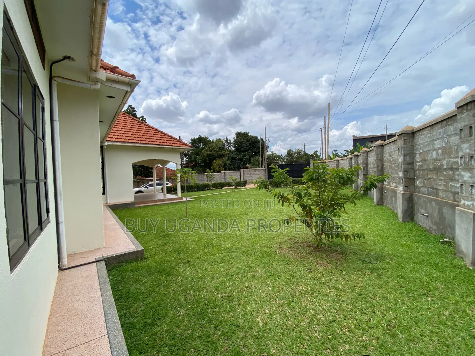 4bdrm Bungalow in Kira, Central Division for sale