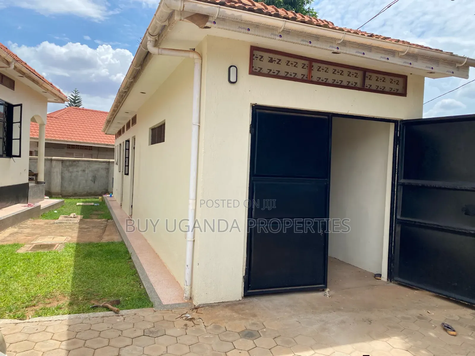 4bdrm Bungalow in Kira, Central Division for sale