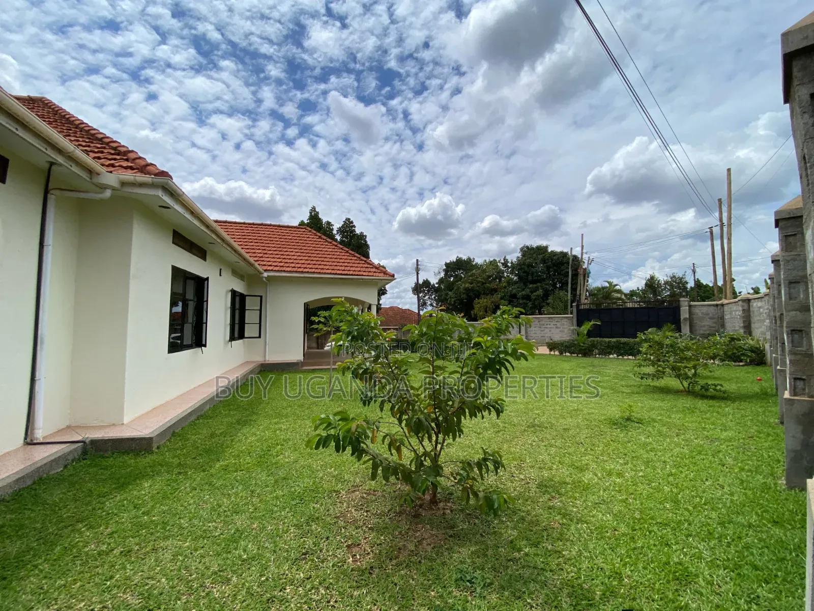 4bdrm Bungalow in Kira, Central Division for sale