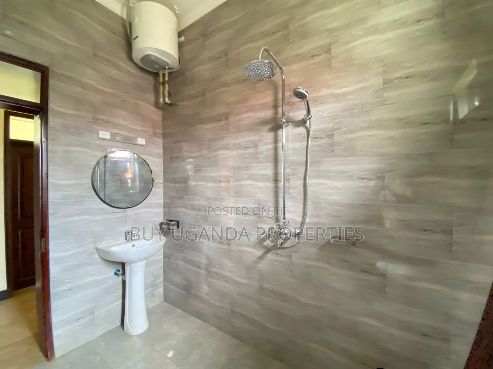 4bdrm Bungalow in Kira, Central Division for sale