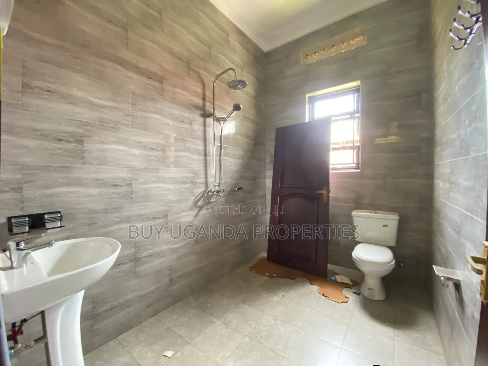 4bdrm Bungalow in Kira, Central Division for sale